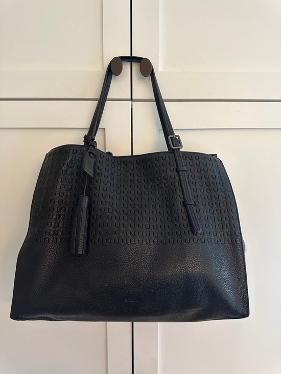 Tumi Handbags - Tumi Black Textured Leather Tote
